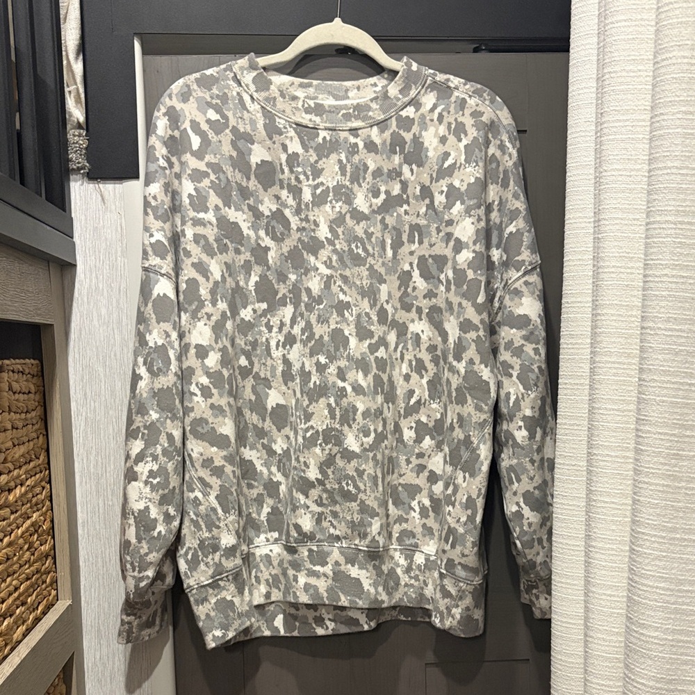Abercrombie & Fitch Gray and Cream Patterned Crewneck Sweater